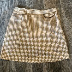 Fairway & Greene A-Line Houndstooth Skirt in tan and White